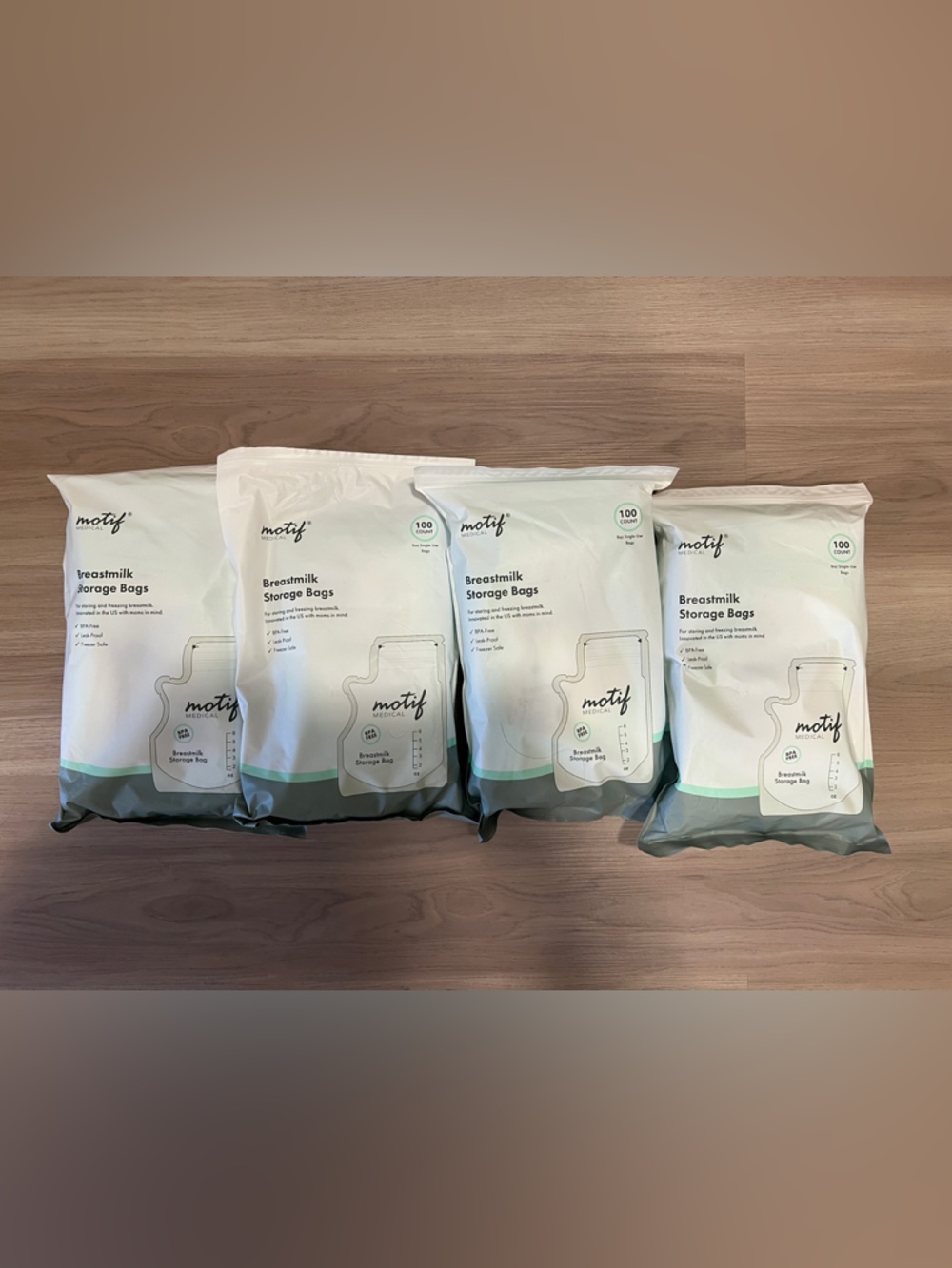 Motif Breastmilk Storage Bags - White with Mint Accent (4 Packs) 400 count